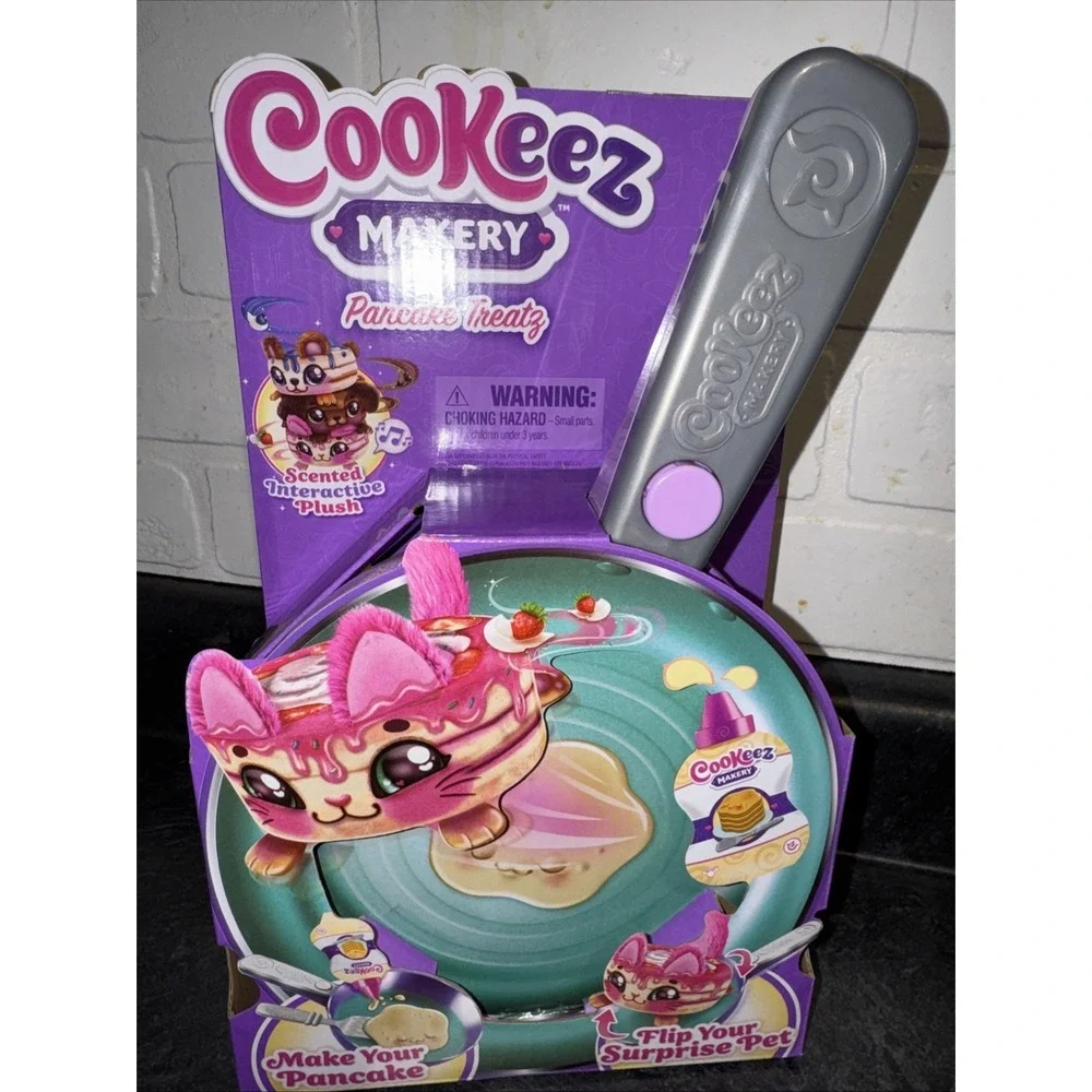 NIB Cookeez Makery Pancake Treatz Surprise Plush Strawberry Pink Kitty Toy